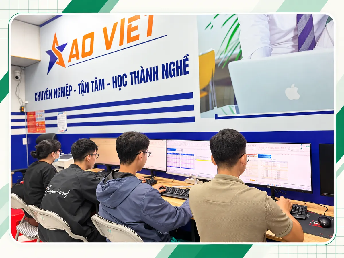 Ảnh minh họa thiết kế từ lớp tin học thực tế do chủ website cung cấp, dùng cho nội dung Excel tổng hợp và kiểm tra dữ liệu.
